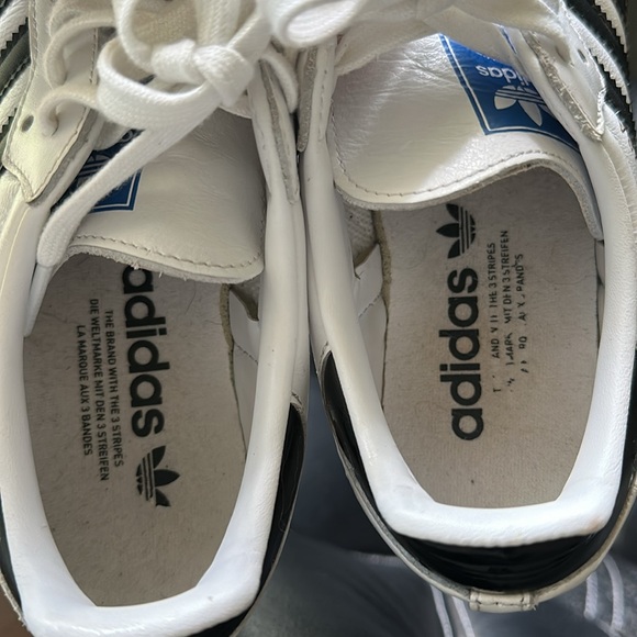 Black and white sambas - Picture 4 of 4